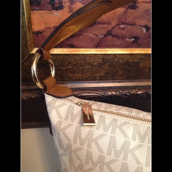 NWT Michael Kors MK Signature Vanilla Elana Convertible Shoulder Bag